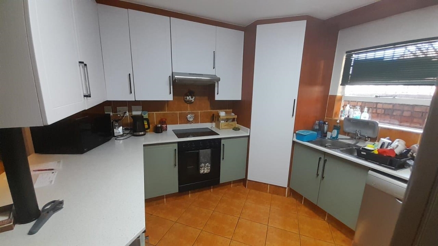 4 Bedroom Property for Sale in Glen Marais Gauteng