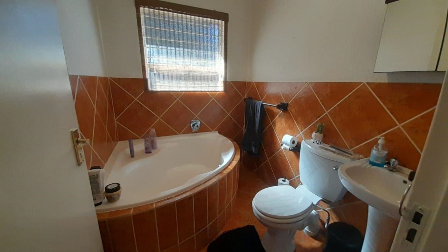 4 Bedroom Property for Sale in Glen Marais Gauteng