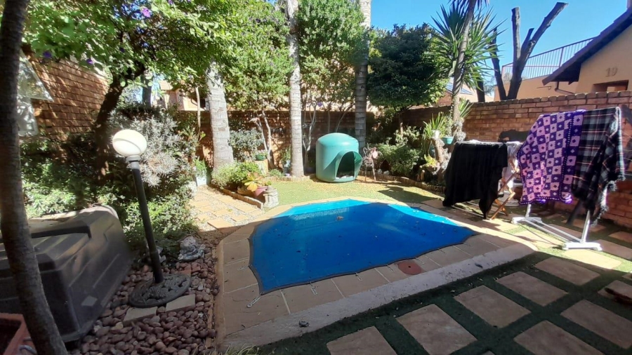 4 Bedroom Property for Sale in Glen Marais Gauteng