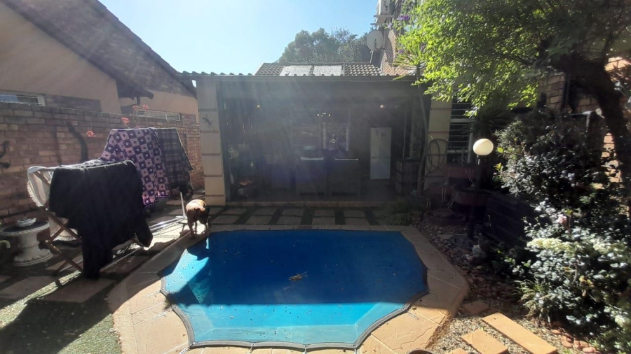 4 Bedroom Property for Sale in Glen Marais Gauteng