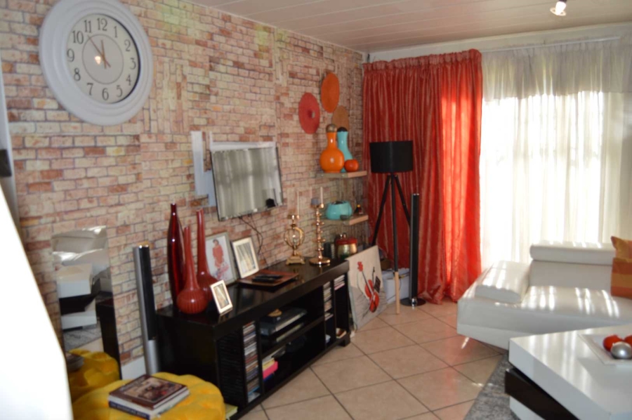 2 Bedroom Property for Sale in Verwoerdpark Gauteng