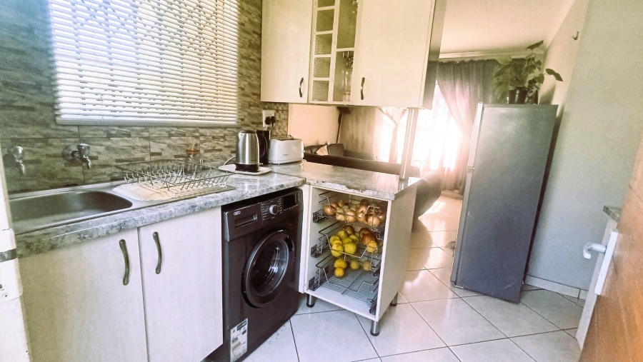 3 Bedroom Property for Sale in Clayville Gauteng