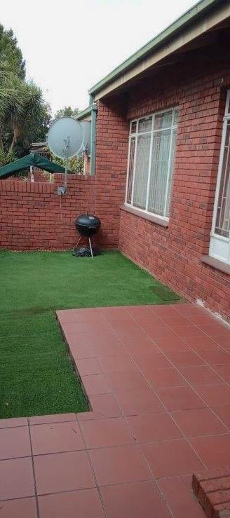 2 Bedroom Property for Sale in La Montagne Gauteng