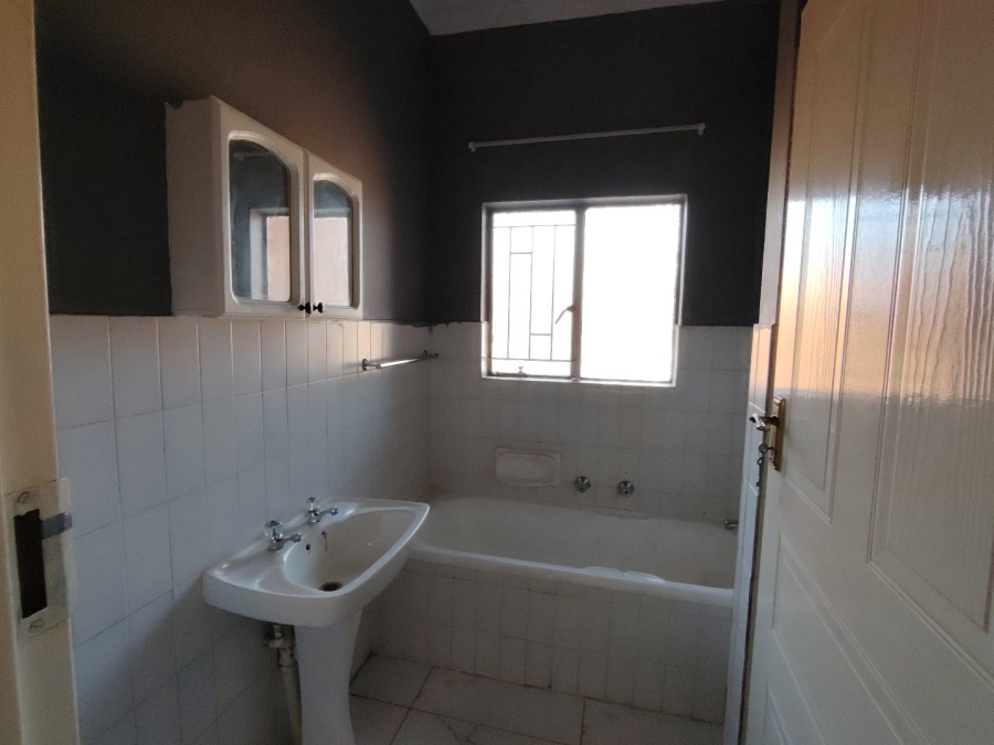 To Let 3 Bedroom Property for Rent in Garsfontein Gauteng