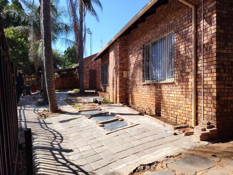 To Let 3 Bedroom Property for Rent in Garsfontein Gauteng