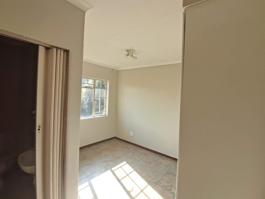 To Let 2 Bedroom Property for Rent in Noordwyk Gauteng