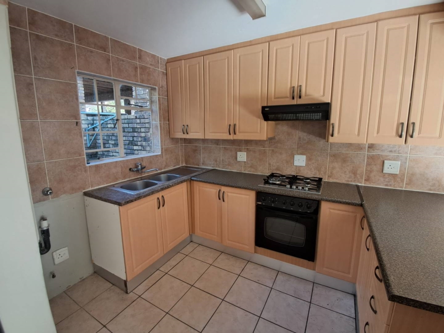 To Let 2 Bedroom Property for Rent in Noordwyk Gauteng