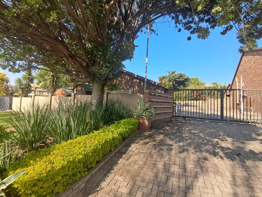 To Let 2 Bedroom Property for Rent in Noordwyk Gauteng