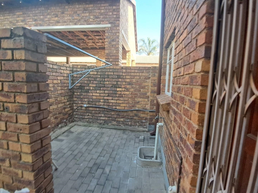 To Let 2 Bedroom Property for Rent in Noordwyk Gauteng