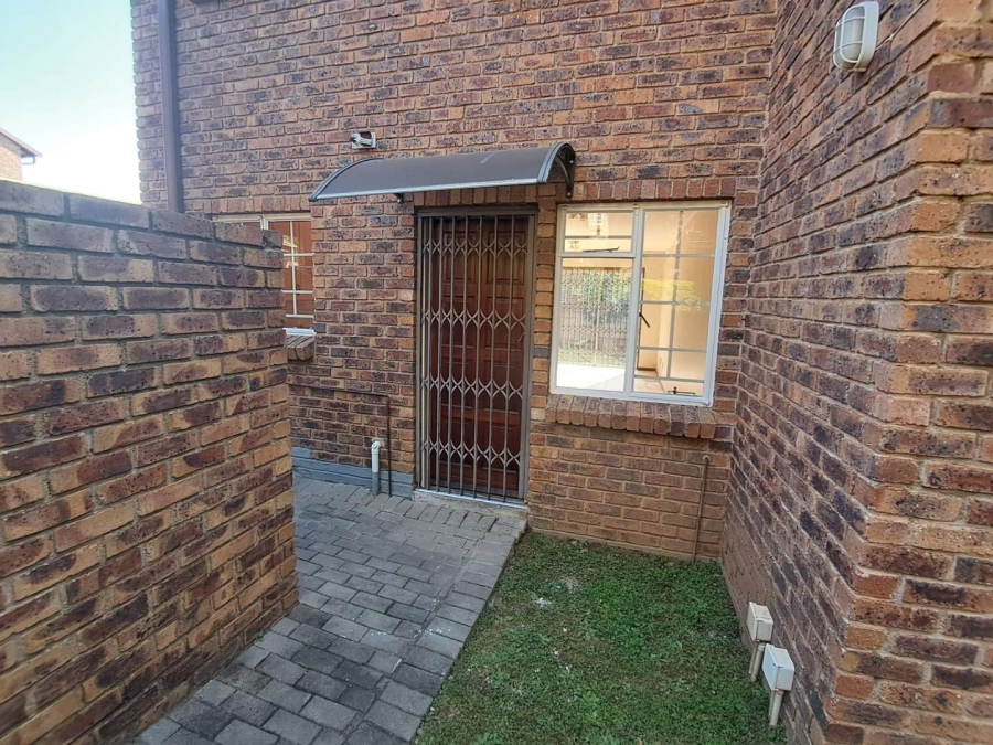To Let 2 Bedroom Property for Rent in Noordwyk Gauteng