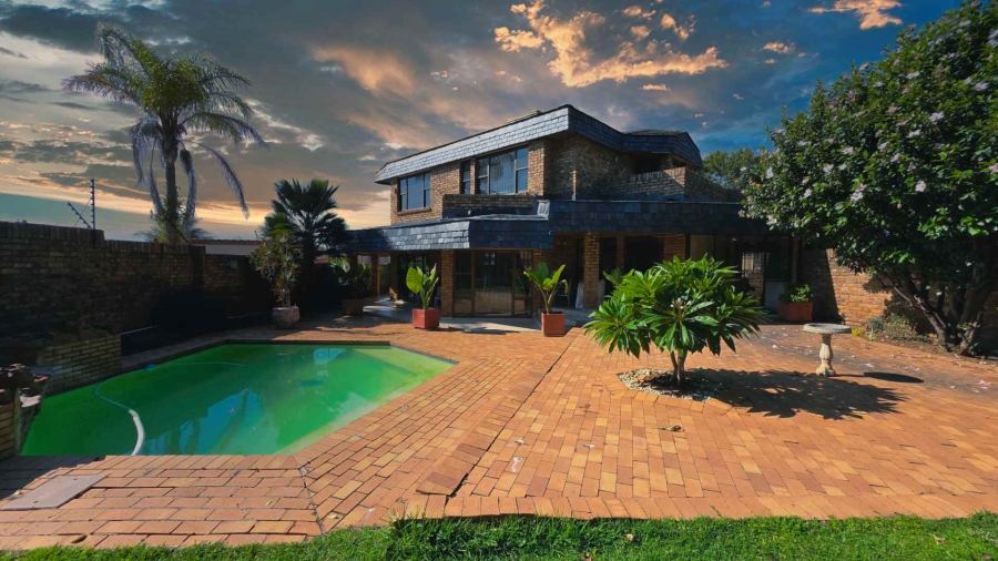 To Let 4 Bedroom Property for Rent in Strathavon Gauteng