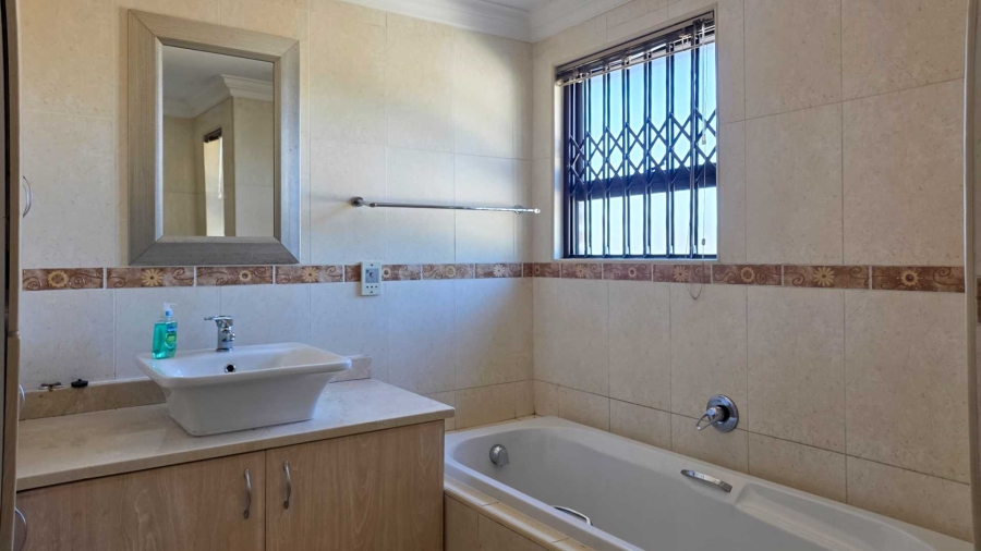 To Let 4 Bedroom Property for Rent in Strathavon Gauteng