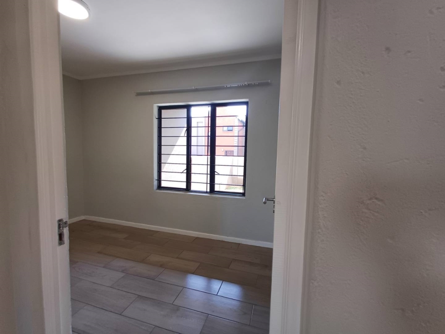 To Let 1 Bedroom Property for Rent in Darrenwood Gauteng