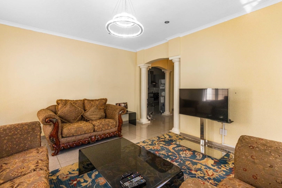 5 Bedroom Property for Sale in Moreleta Park Gauteng