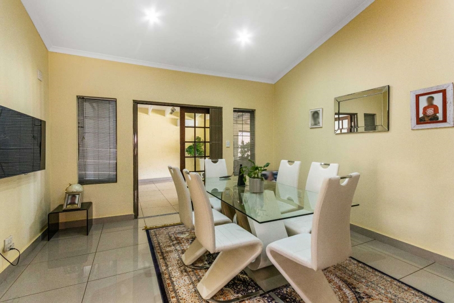 5 Bedroom Property for Sale in Moreleta Park Gauteng
