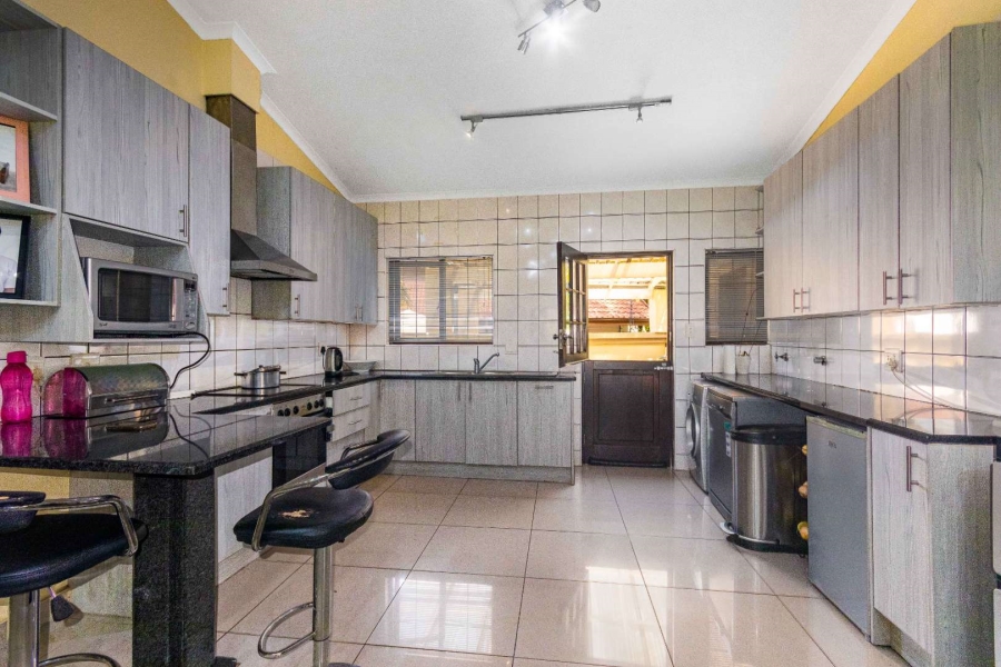 5 Bedroom Property for Sale in Moreleta Park Gauteng