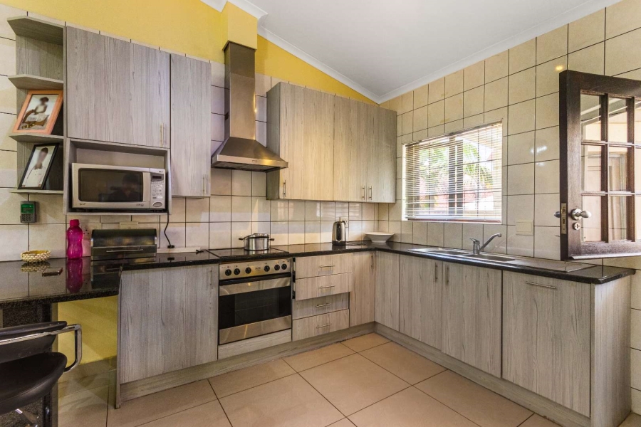5 Bedroom Property for Sale in Moreleta Park Gauteng