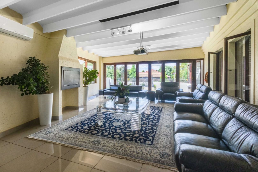 5 Bedroom Property for Sale in Moreleta Park Gauteng