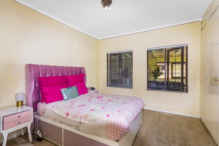 5 Bedroom Property for Sale in Moreleta Park Gauteng