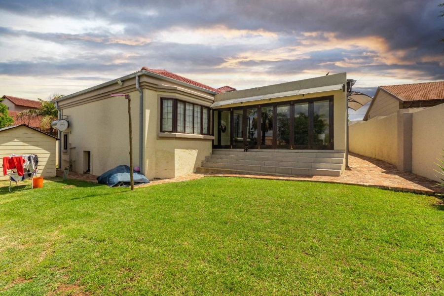 5 Bedroom Property for Sale in Moreleta Park Gauteng