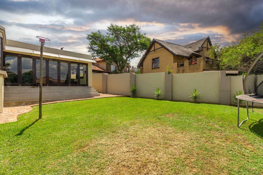 5 Bedroom Property for Sale in Moreleta Park Gauteng