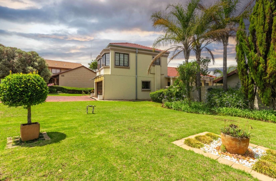 5 Bedroom Property for Sale in Moreleta Park Gauteng