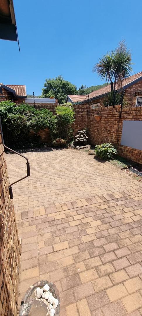 To Let 2 Bedroom Property for Rent in Glenvista Gauteng