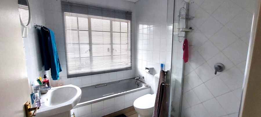 To Let 2 Bedroom Property for Rent in Glenvista Gauteng