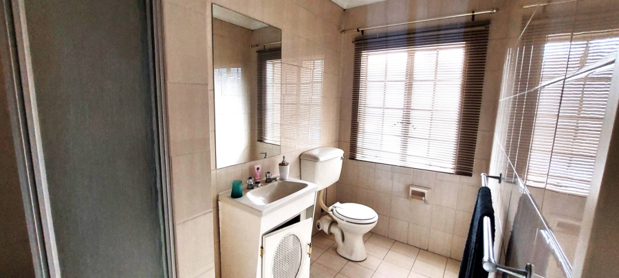 To Let 2 Bedroom Property for Rent in Glenvista Gauteng