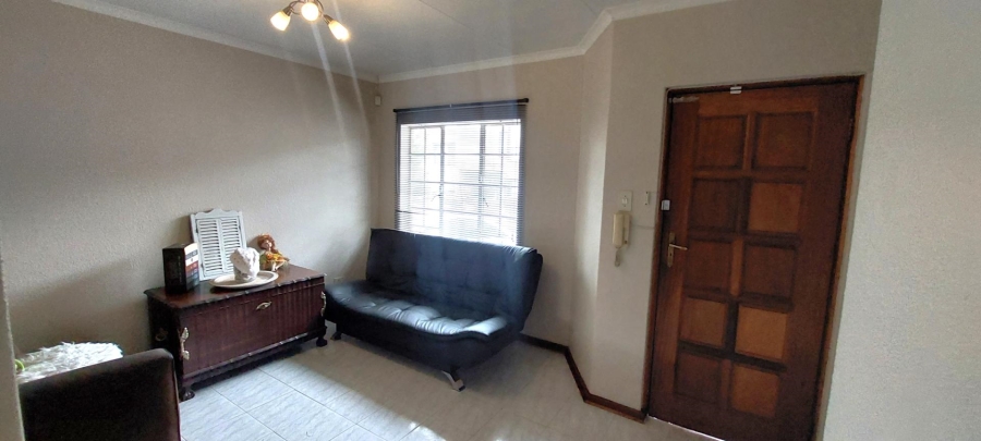 To Let 2 Bedroom Property for Rent in Glenvista Gauteng