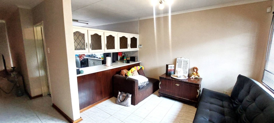 To Let 2 Bedroom Property for Rent in Glenvista Gauteng