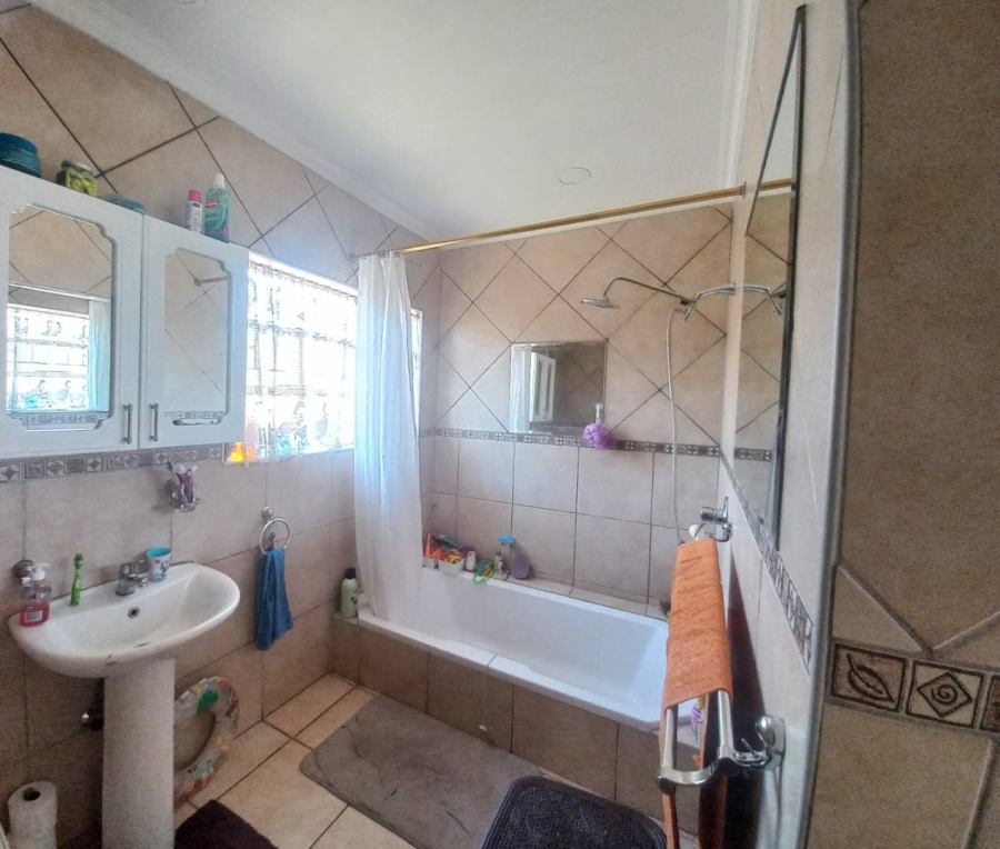 3 Bedroom Property for Sale in Ravenswood Gauteng