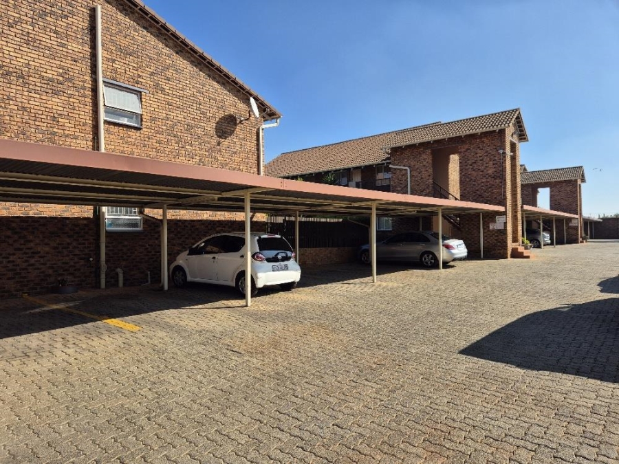 2 Bedroom Property for Sale in Ravenswood Gauteng
