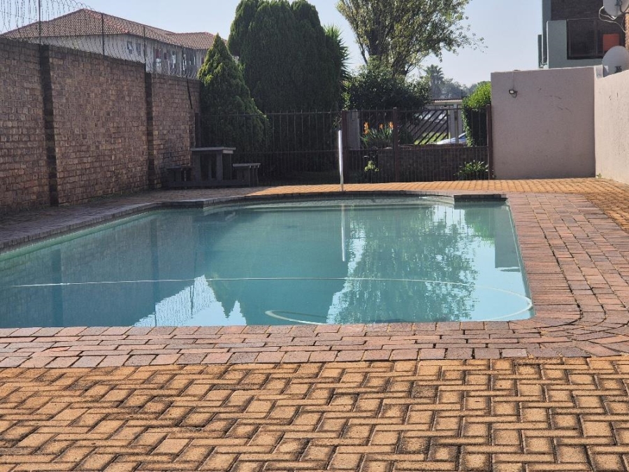 2 Bedroom Property for Sale in Ravenswood Gauteng