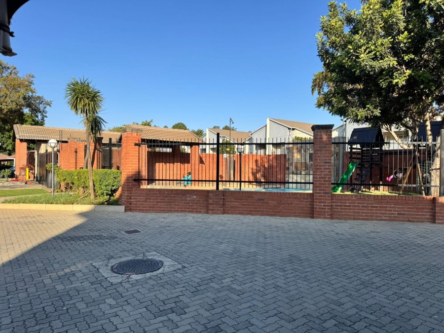 To Let 2 Bedroom Property for Rent in Noordhang Gauteng