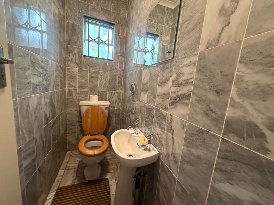 To Let 3 Bedroom Property for Rent in Florida Park Gauteng