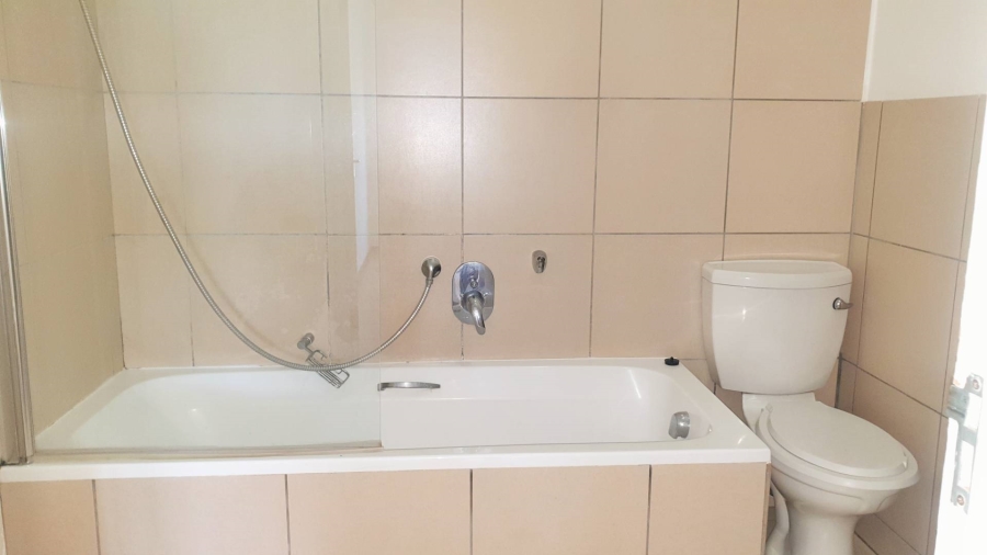 To Let 1 Bedroom Property for Rent in Jackal Creek Golf Estate Gauteng