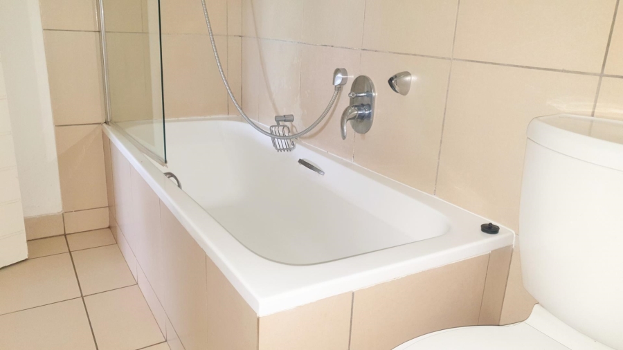 To Let 1 Bedroom Property for Rent in Jackal Creek Golf Estate Gauteng