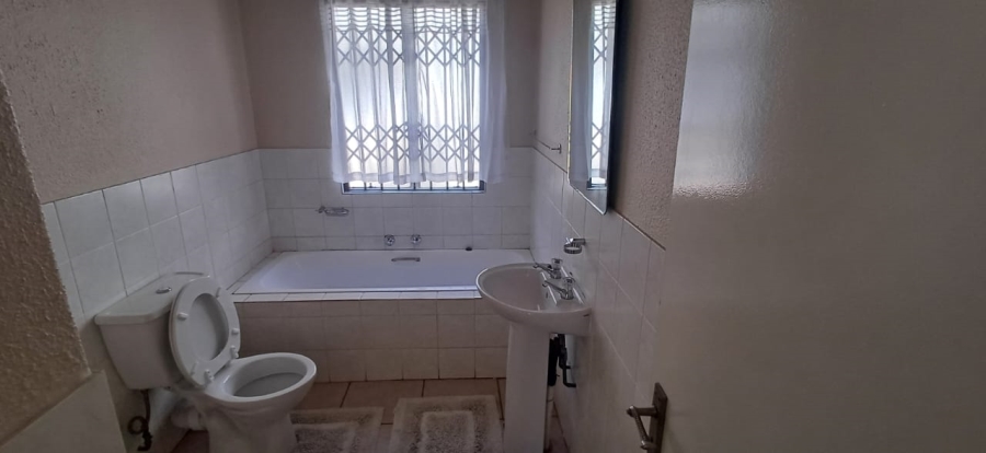 To Let 2 Bedroom Property for Rent in Willowbrook Gauteng