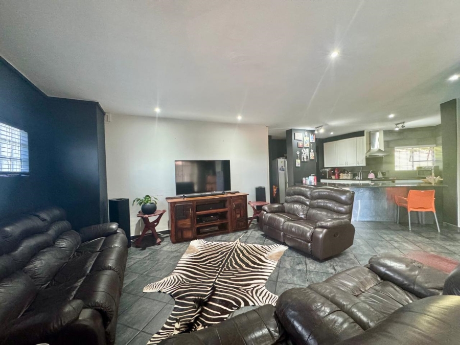 To Let 4 Bedroom Property for Rent in Waterkloof Ridge Gauteng