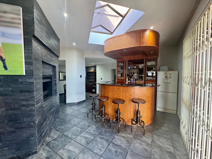 To Let 4 Bedroom Property for Rent in Waterkloof Ridge Gauteng