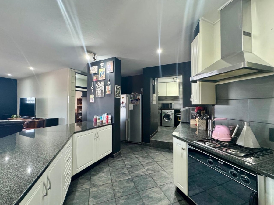 To Let 4 Bedroom Property for Rent in Waterkloof Ridge Gauteng
