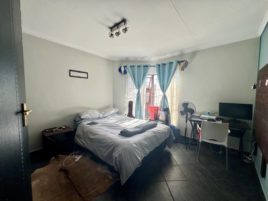 To Let 4 Bedroom Property for Rent in Waterkloof Ridge Gauteng