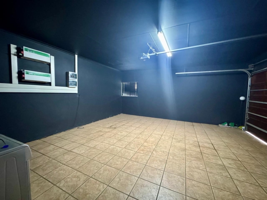 To Let 4 Bedroom Property for Rent in Waterkloof Ridge Gauteng