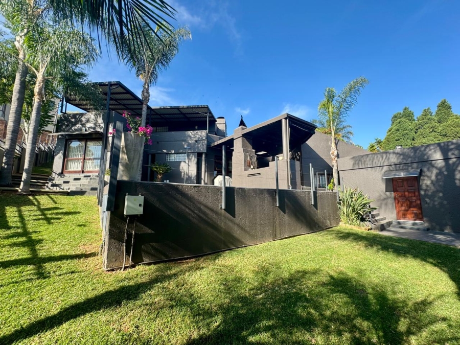 To Let 4 Bedroom Property for Rent in Waterkloof Ridge Gauteng