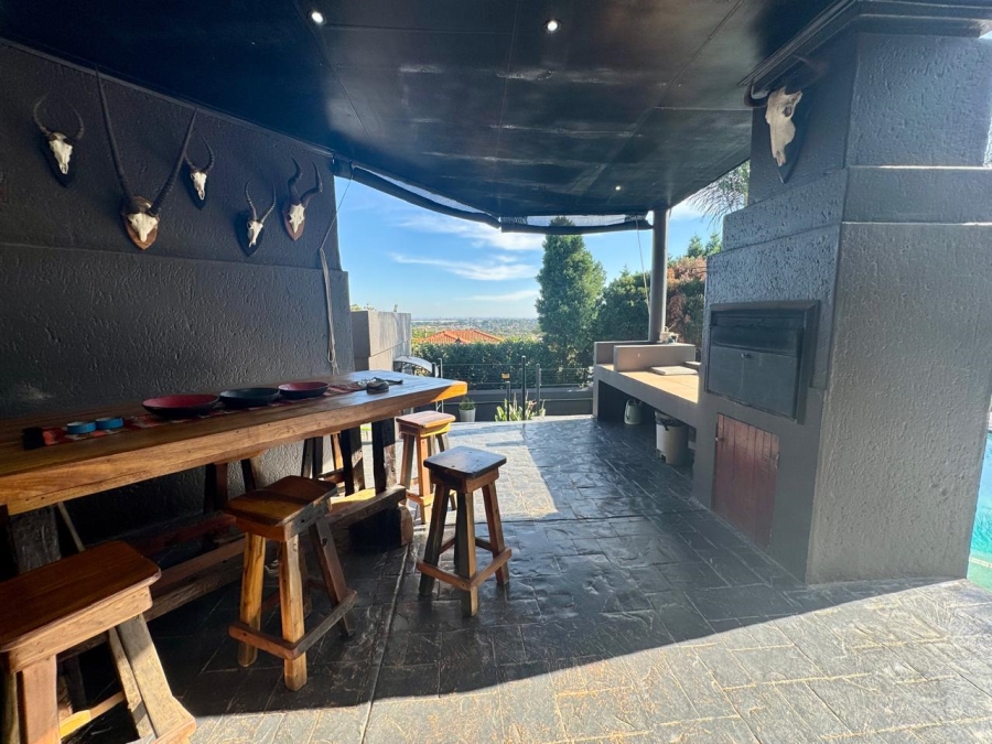 To Let 4 Bedroom Property for Rent in Waterkloof Ridge Gauteng