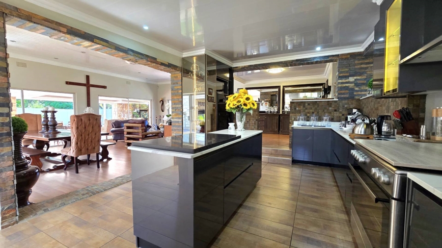 5 Bedroom Property for Sale in Raceview Gauteng