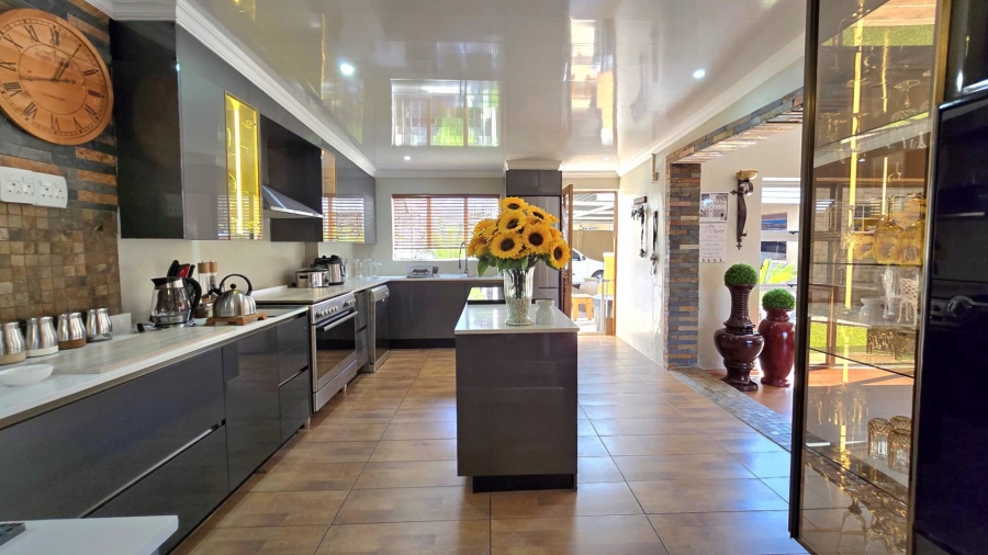 5 Bedroom Property for Sale in Raceview Gauteng