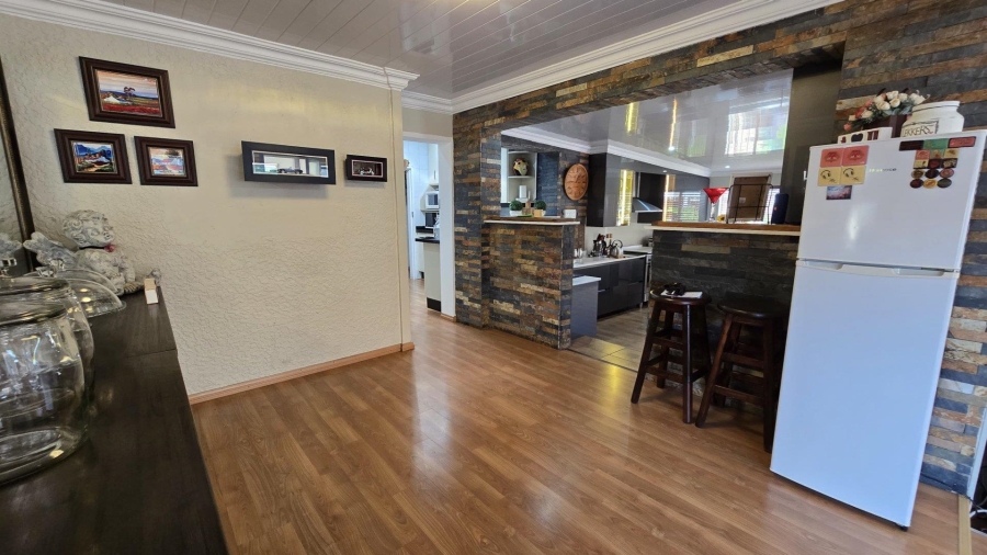 5 Bedroom Property for Sale in Raceview Gauteng