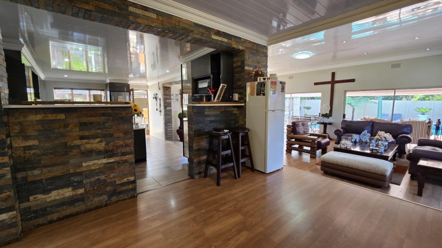 5 Bedroom Property for Sale in Raceview Gauteng